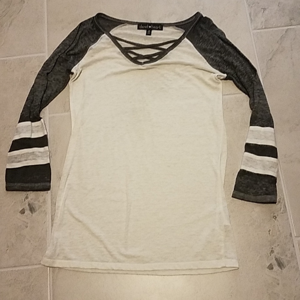 White and grey tee